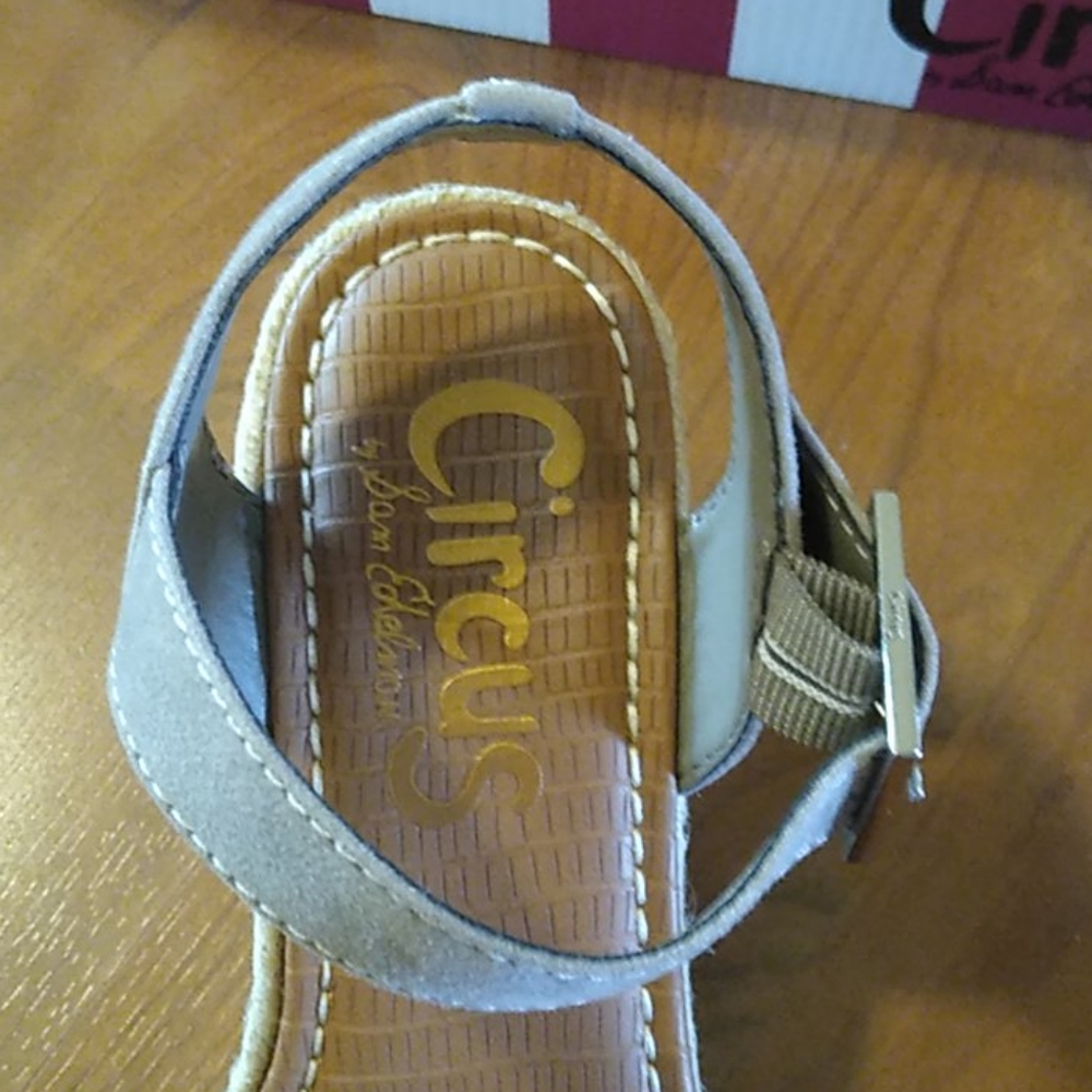 Shoes-Brand New - Picture 8 of 11